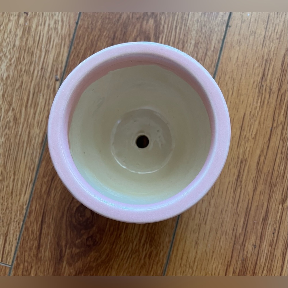 Floral ceramic plant pot. 4” diameter. 3 3/4” tall. Excellent for small plants. - Picture 5 of 6